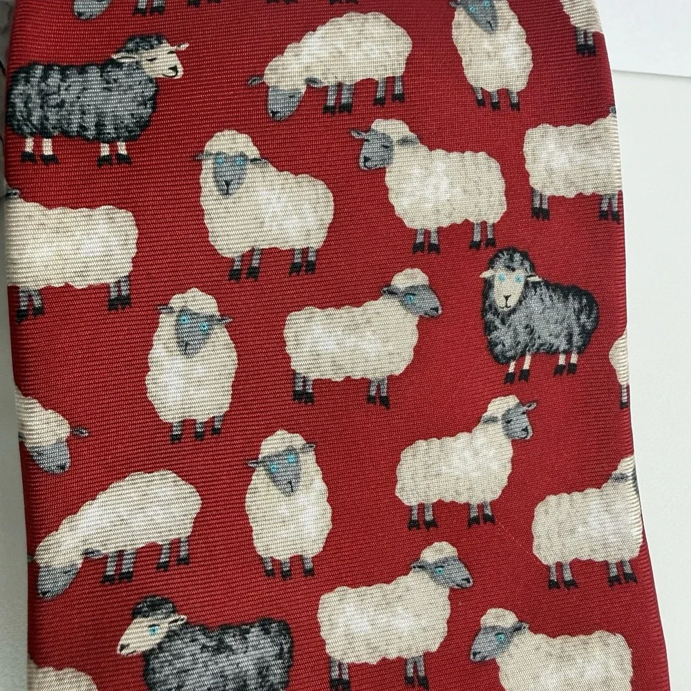 Alynn Men's Silk Necktie Black Sheep Red 3 5/8 x 57